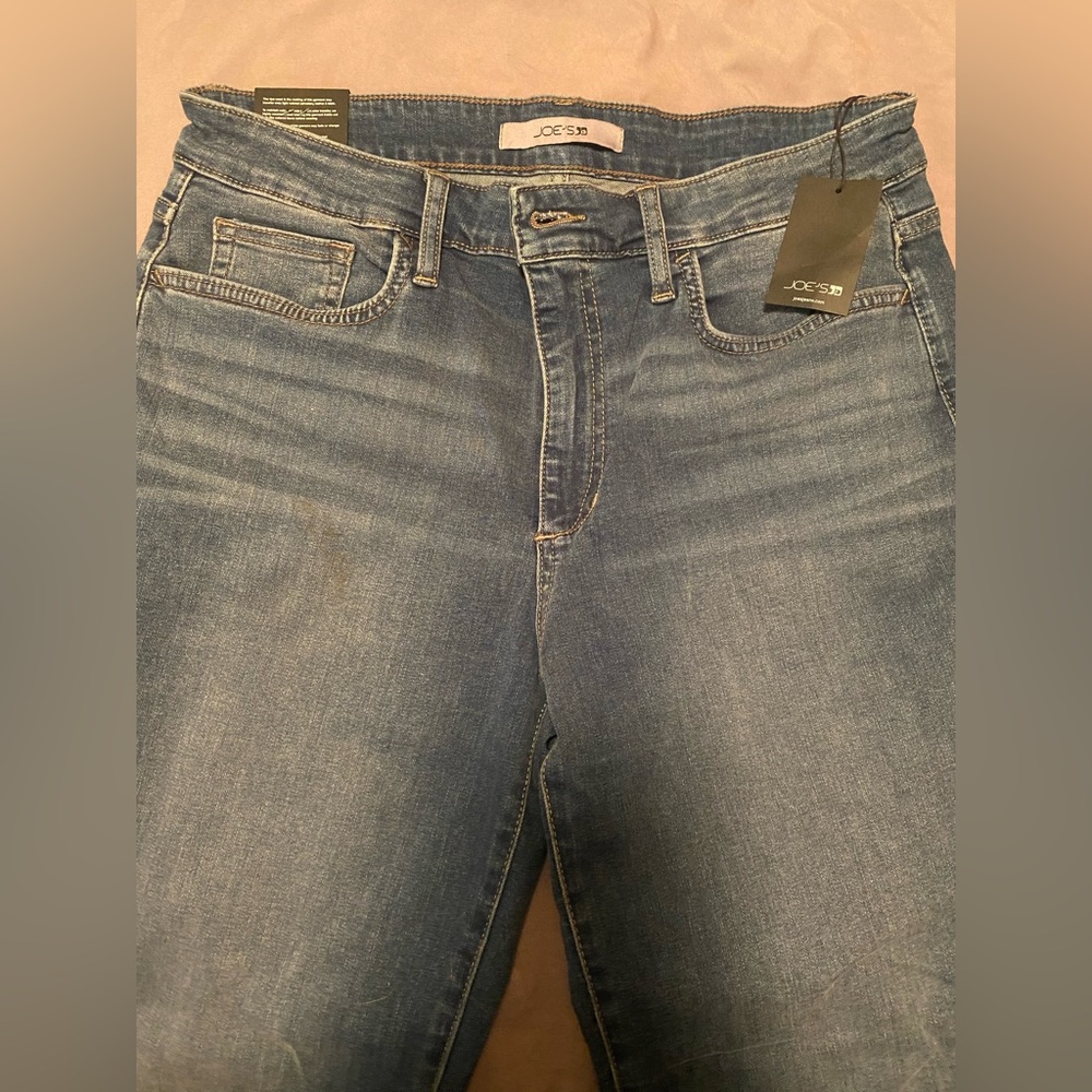 New with tags! Joes jeans, relaxed fit… so comfy!
